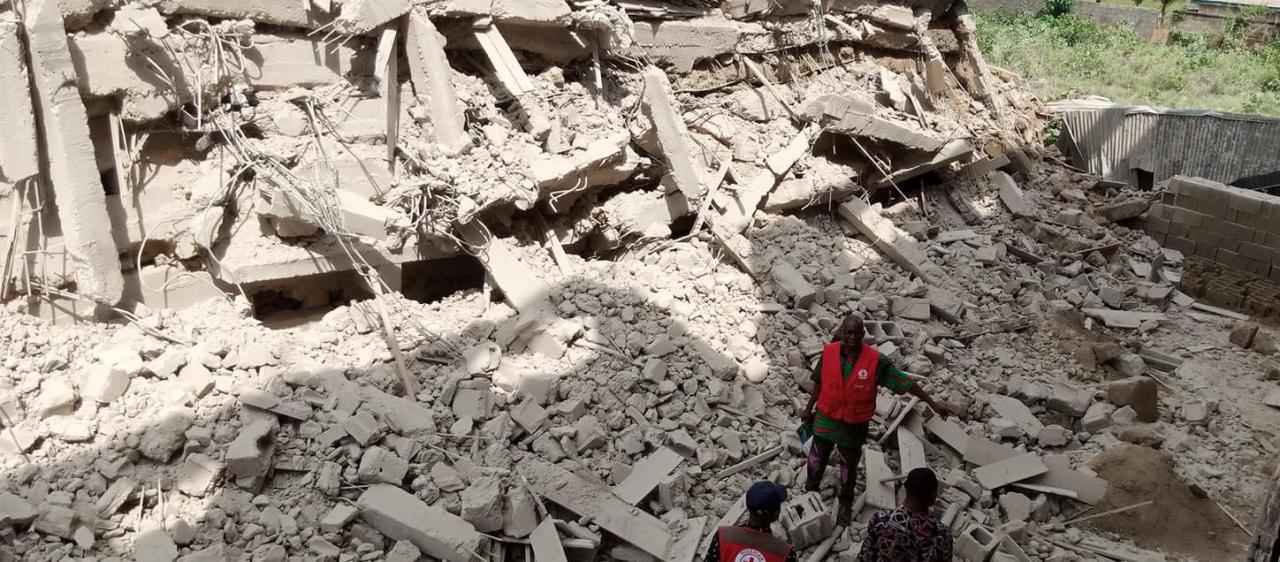 Workers escape death as 5-storey building collapses in Ebonyi (photos)