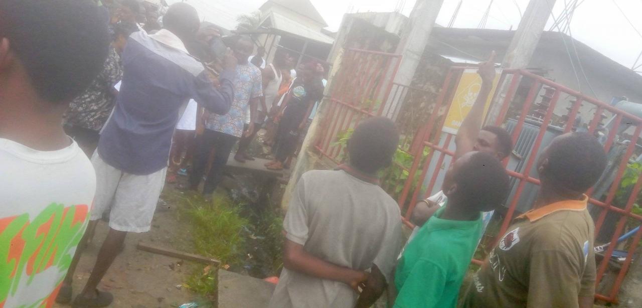 Suspected transformer vandal electrocuted in Bayelsa (graphic photos) 