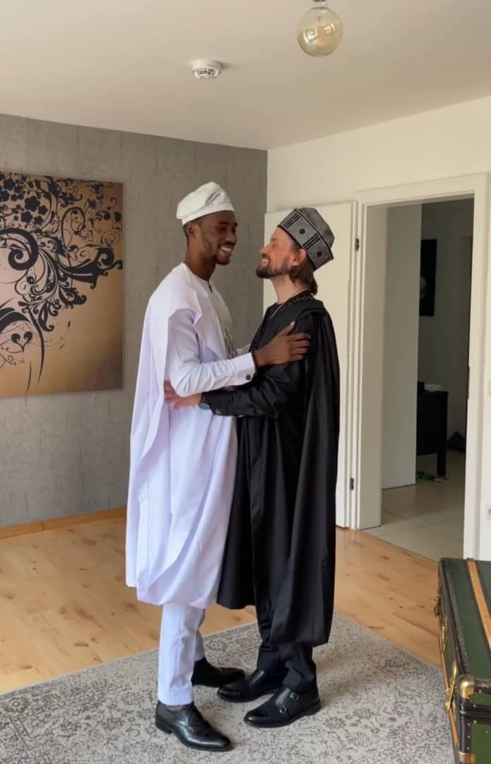 Nigerian hairstylist, Tosin Idowu, weds his German lover (video)