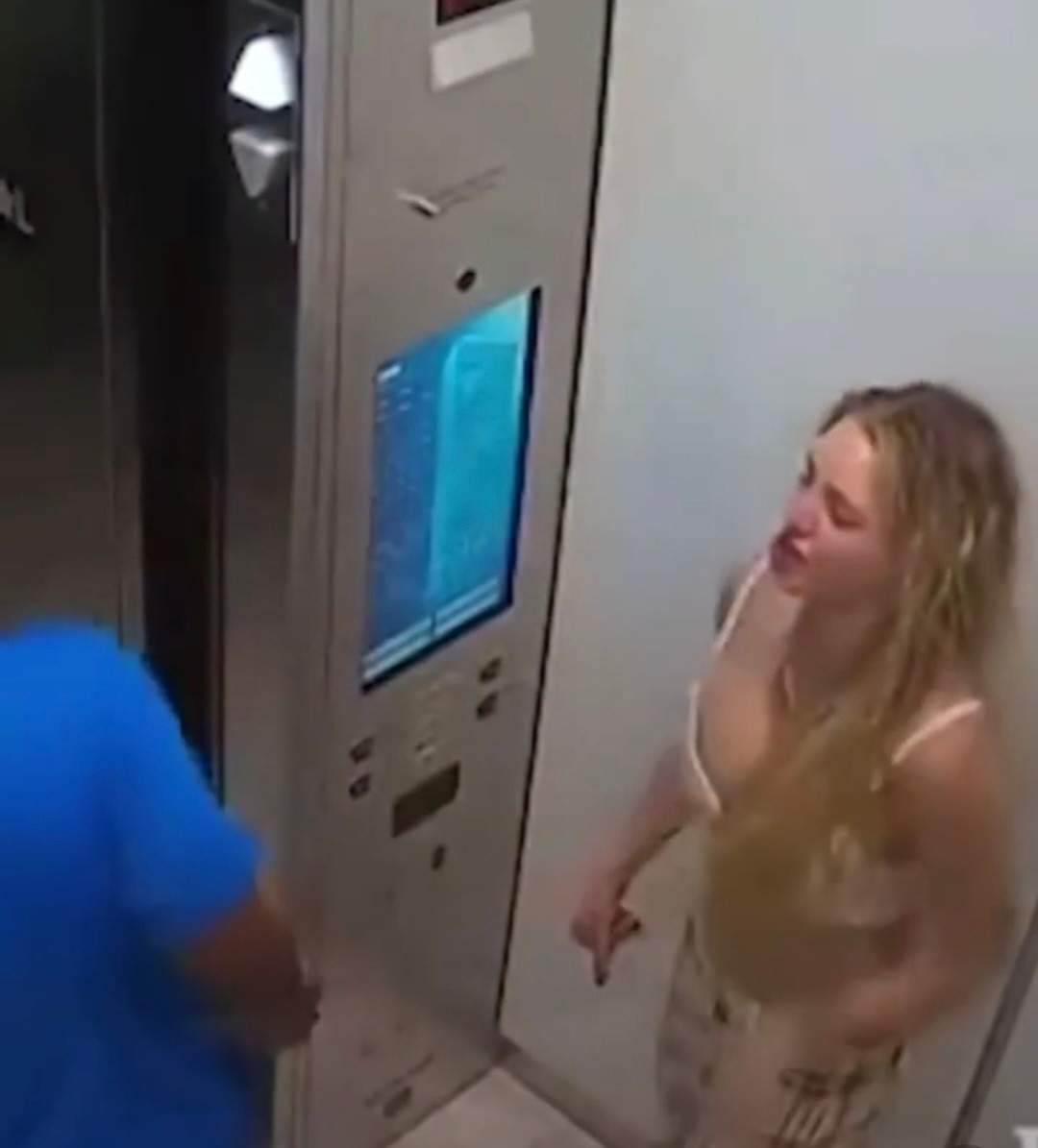See video of Onlyfans model, Courtney Clenney attacking Nigerian-American boyfriend Christian Obumseli in elevator months before she murdered him 
