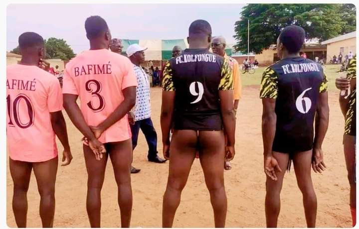 Men put their butts on display while playing football (photos)